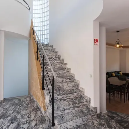 Flh Caparica Town House With Pool * Costa da Caparica