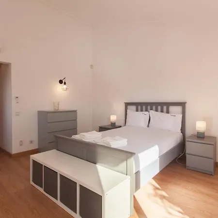 Flh Caparica Town House With Pool Costa da Caparica